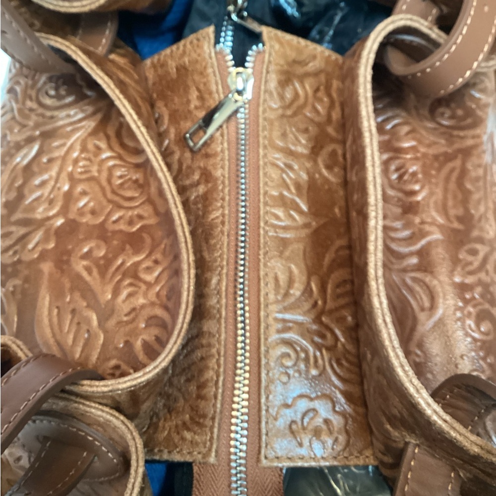 #585 Isadora Italian Leather Large Embossed Floral Leather Shoulder Bag - - Picture 9 of 16